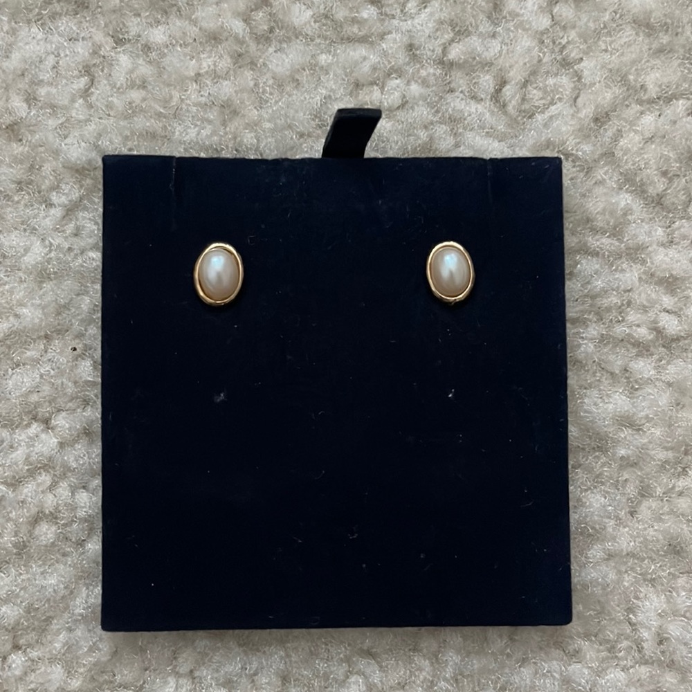 Pearl and Gold Style Stud Earring
